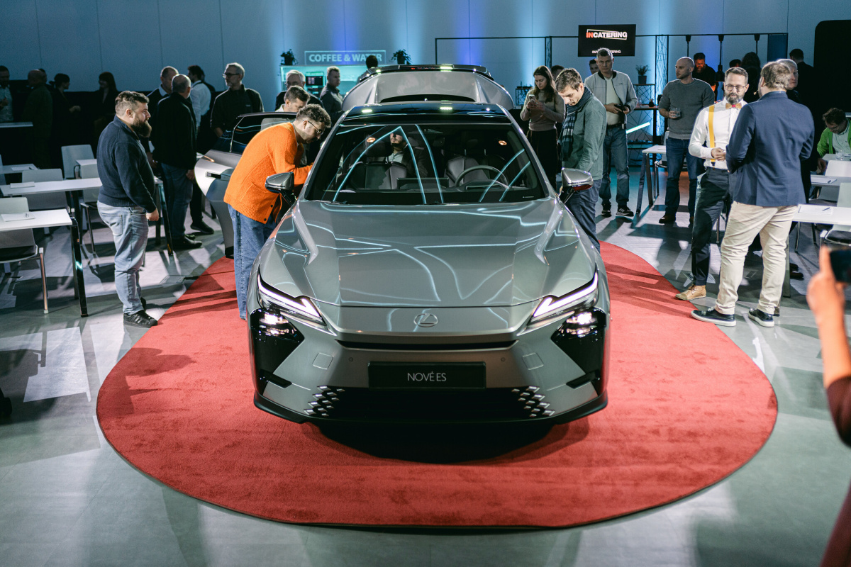 web_251212-lexus-53