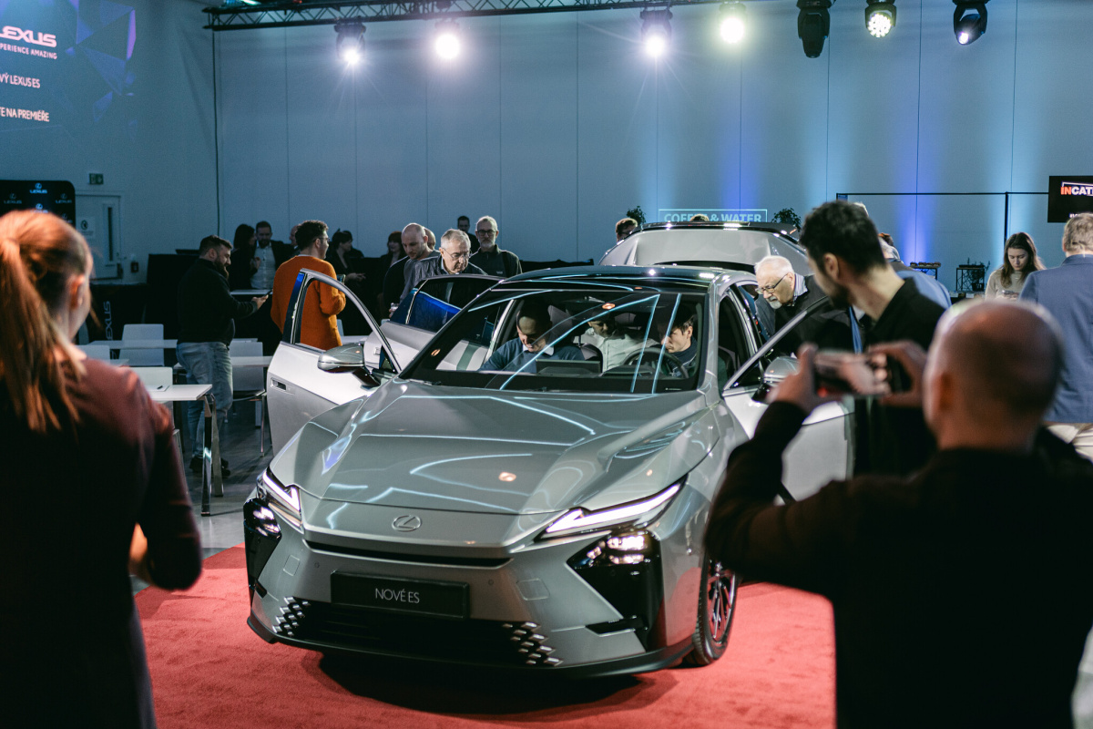 web_251212-lexus-55