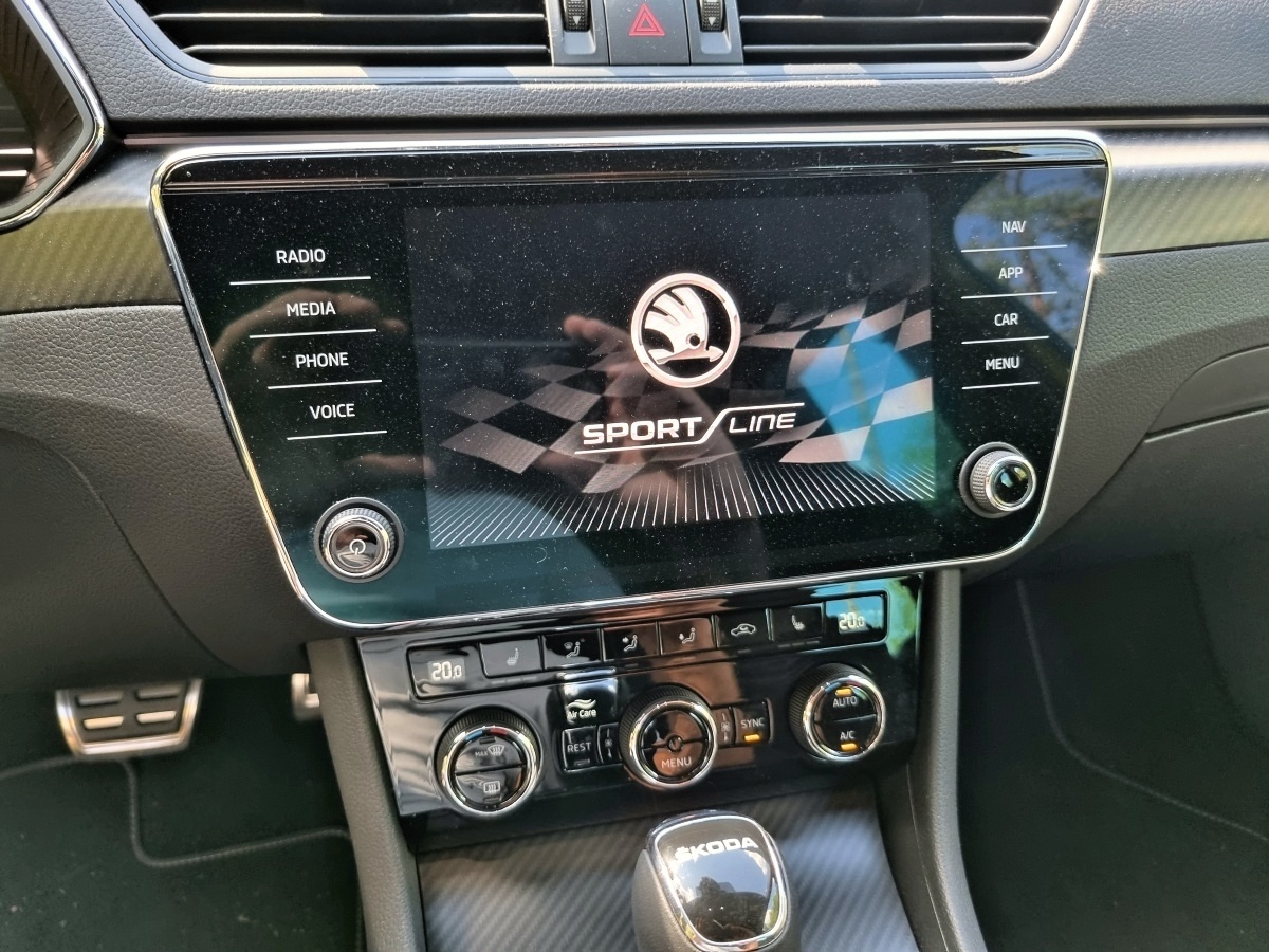 skoda-superb-iii-kombi-sportline-19