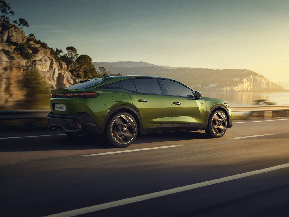 peugeot_408_plug_in_2601styp_260_fr