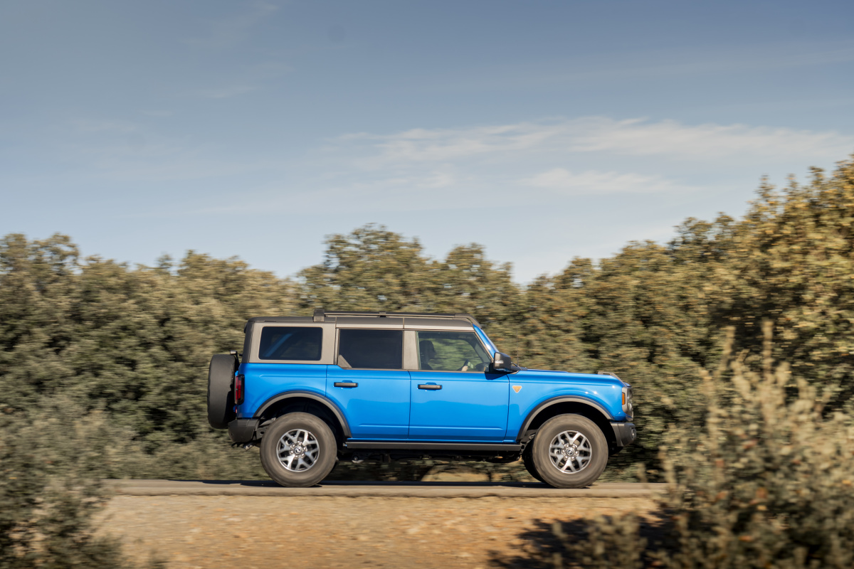 velocity_blue_bronco_050