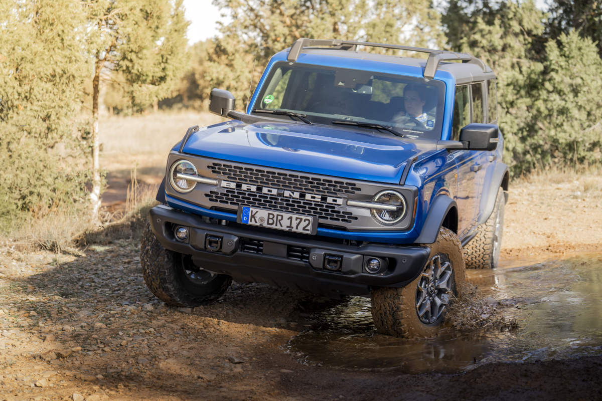 velocity_blue_bronco_064