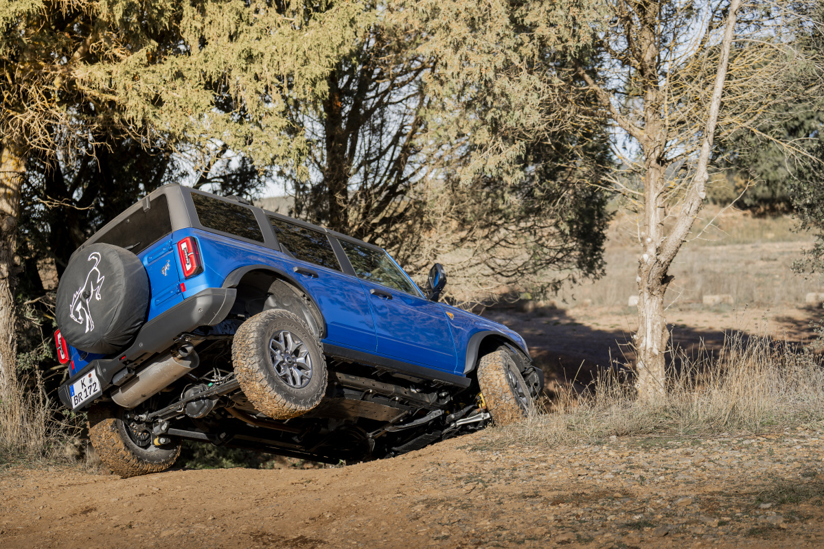 velocity_blue_bronco_065