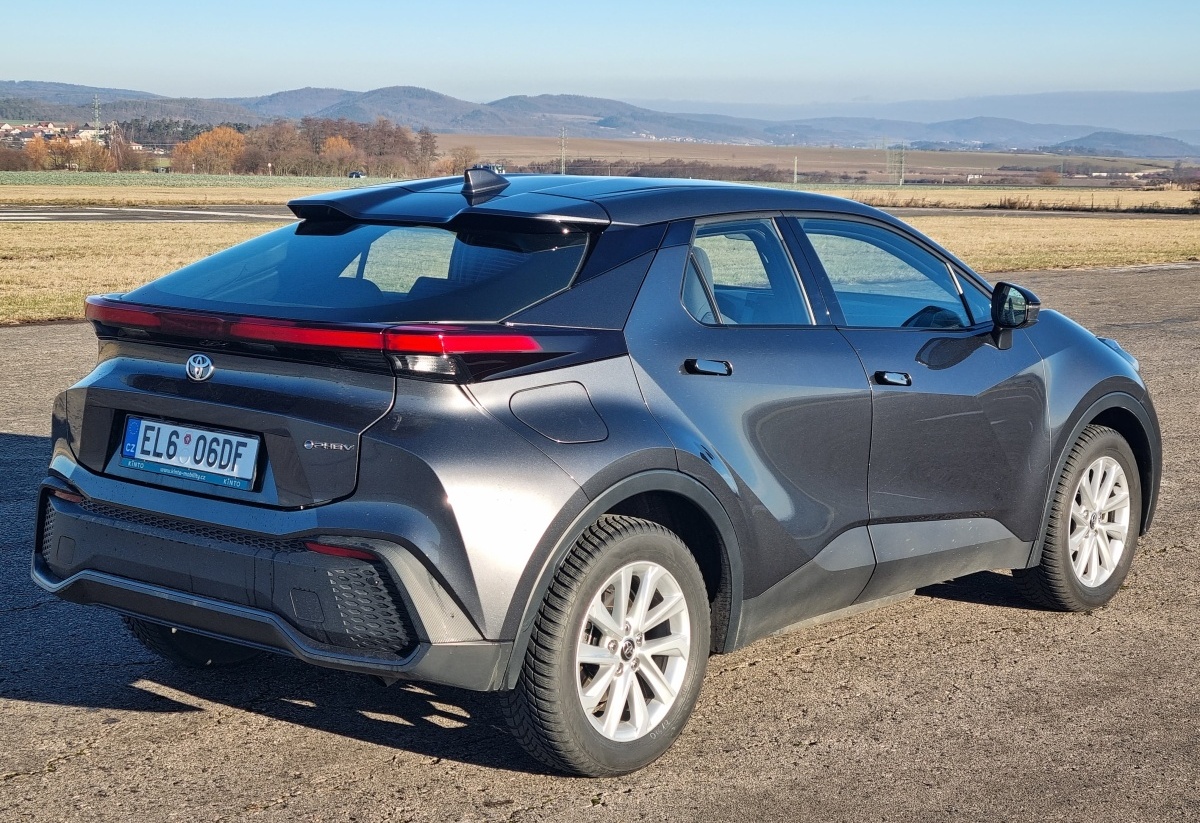toyota-ch-r-2026-13