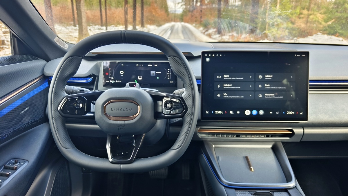 lynkco-08-test-2026-55