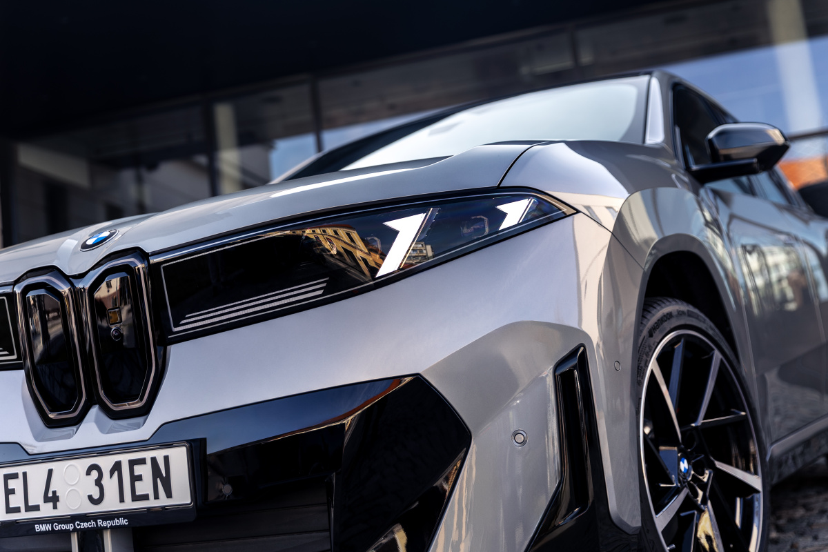 p90631762_highres_bmw-ix3-additional-p